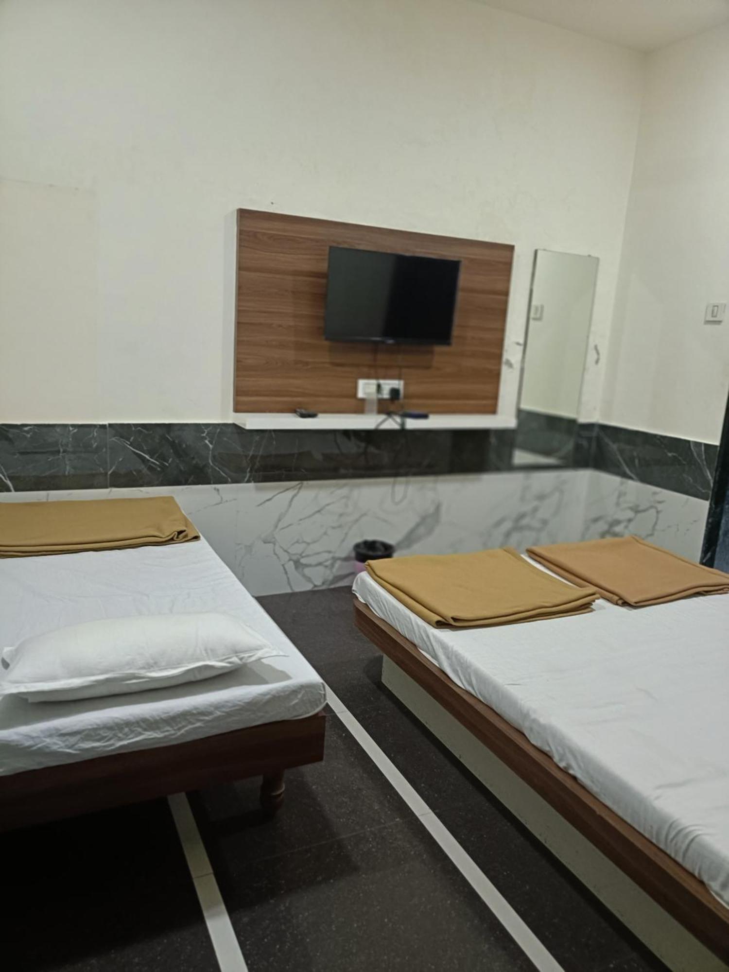 Hotel Mahalaxmi Dwarka  Exterior photo